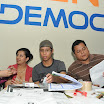 De entre los asistentes al evento se escogió a los miembros de la mesa electoral que se instaló para la simulación del sufragio.JPG